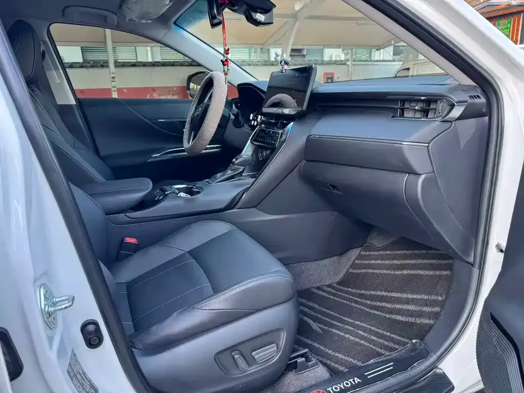Toyota Harrier — фото 10
