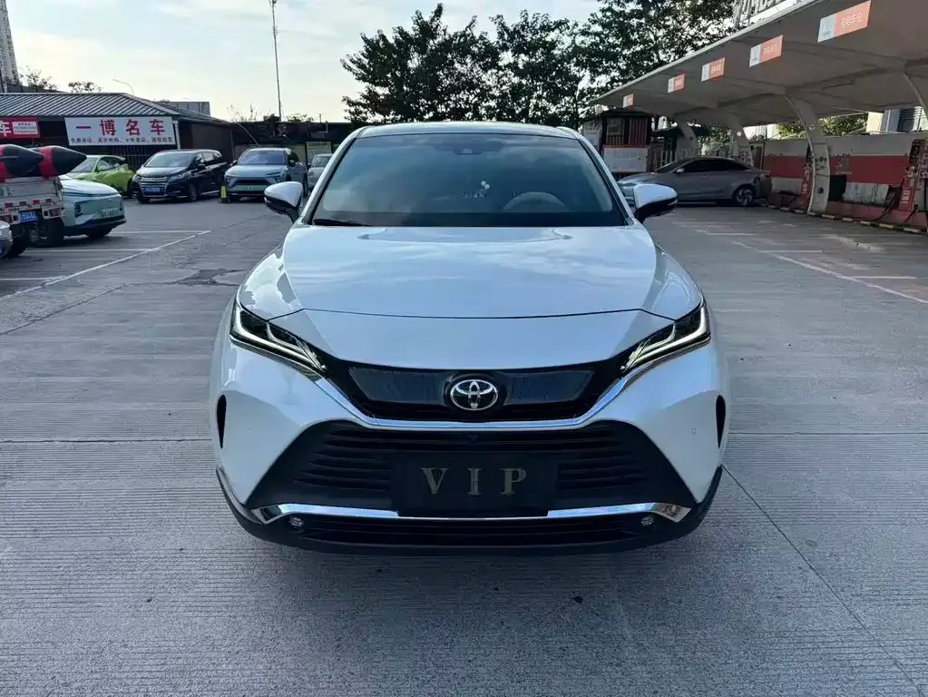 Toyota Harrier — фото 2