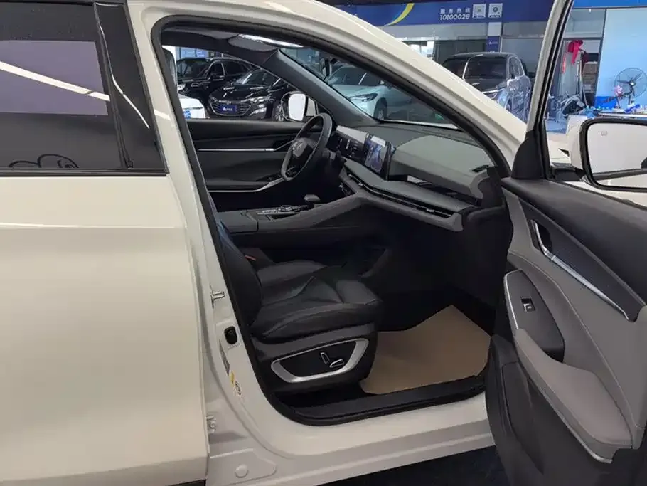 Changan CS75PLUS — фото 8