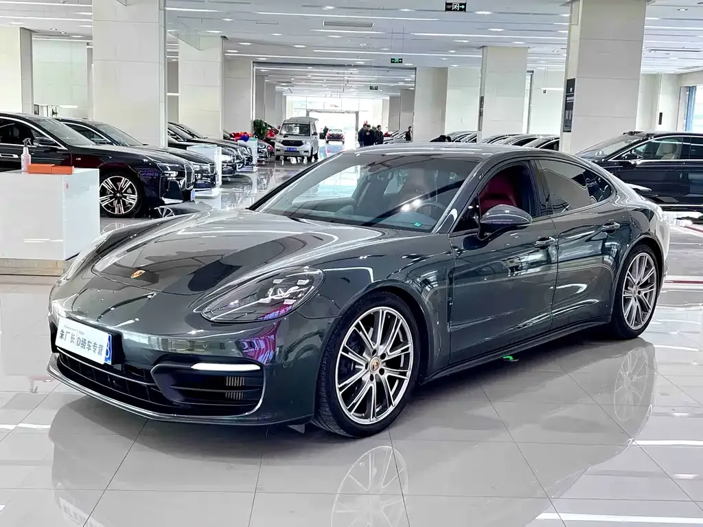 Porsche Panamera — фото 1