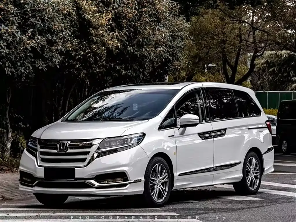 Honda Elysion — фото 1