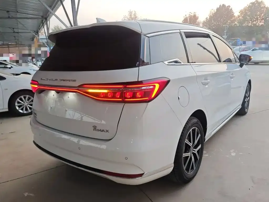 BYD MAX New Energy — фото 7