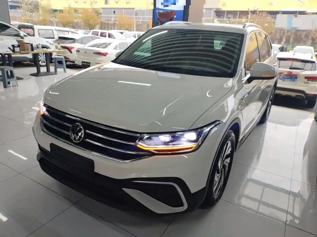 Volkswagen Tiguan L — фото 2