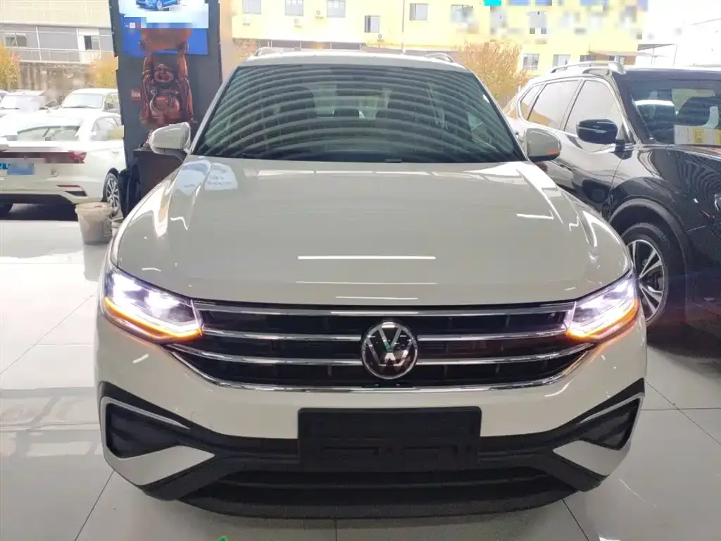 Volkswagen Tiguan L — фото 3