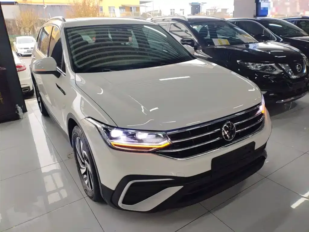 Volkswagen Tiguan L — фото 4