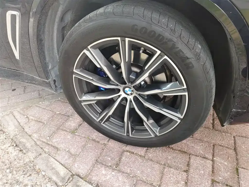BMW X5 — фото 9