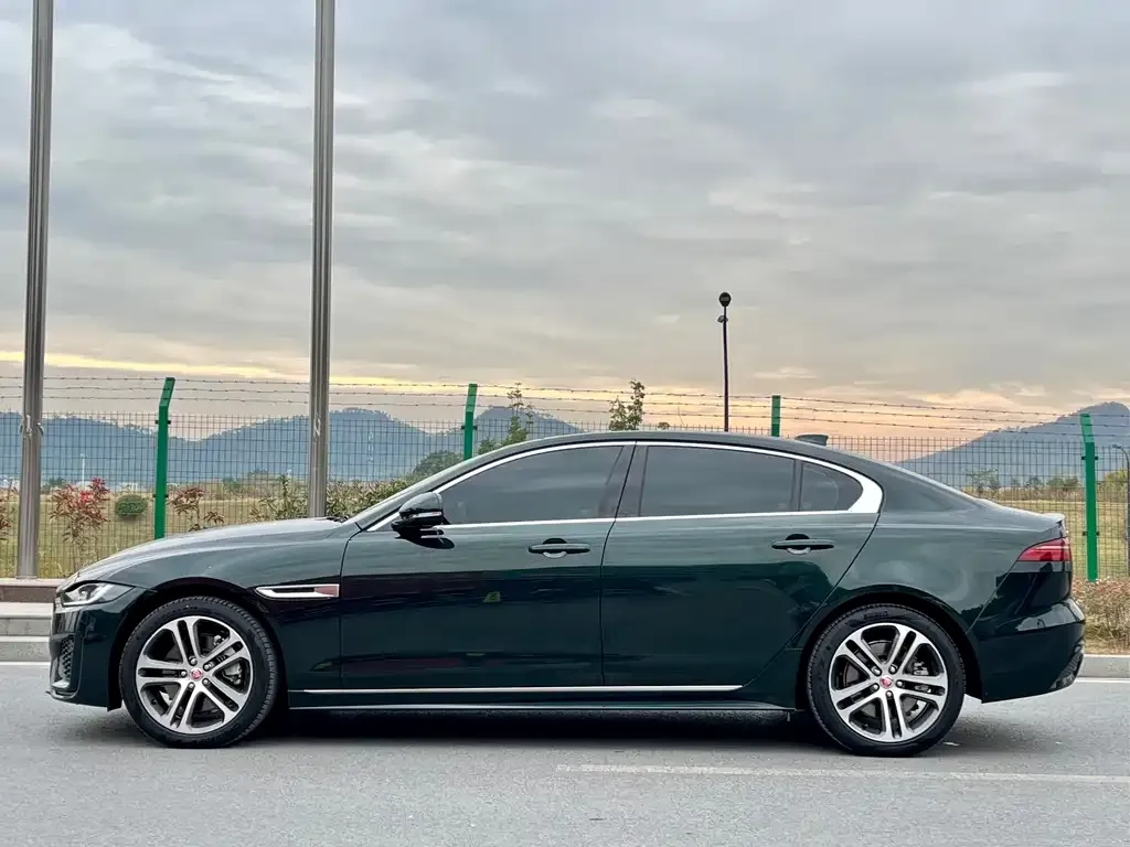 Jaguar XEL — фото 10