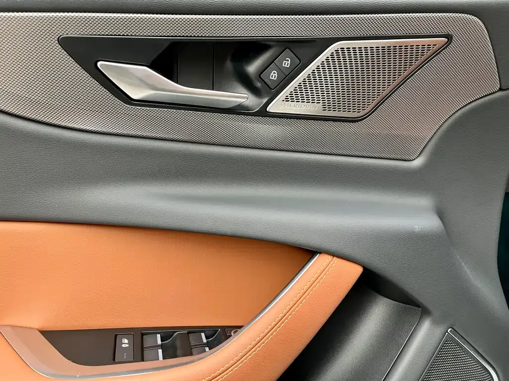 Jaguar XEL — фото 9