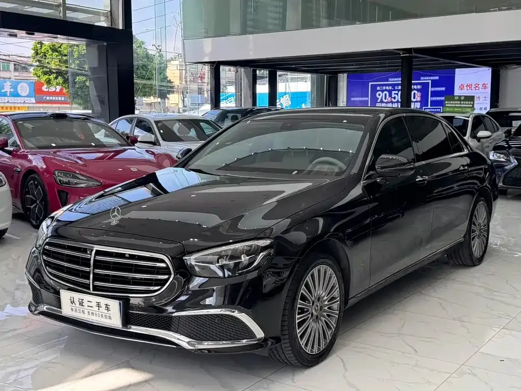 Mercedes-Benz E-Class — фото 1