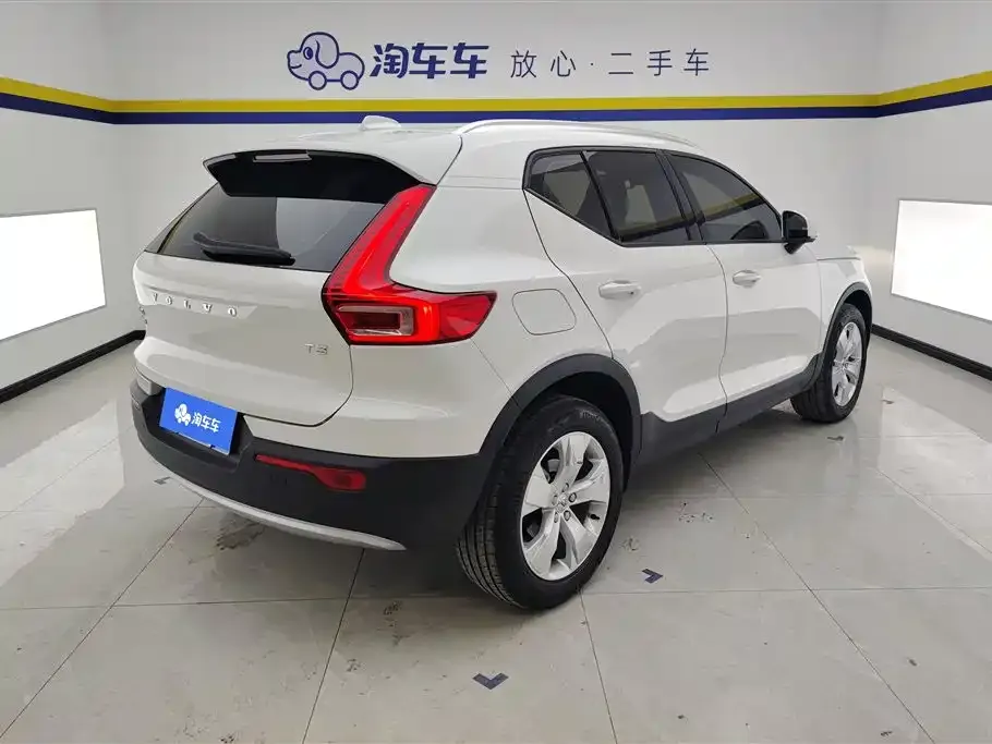 Volvo XC40 — фото 3