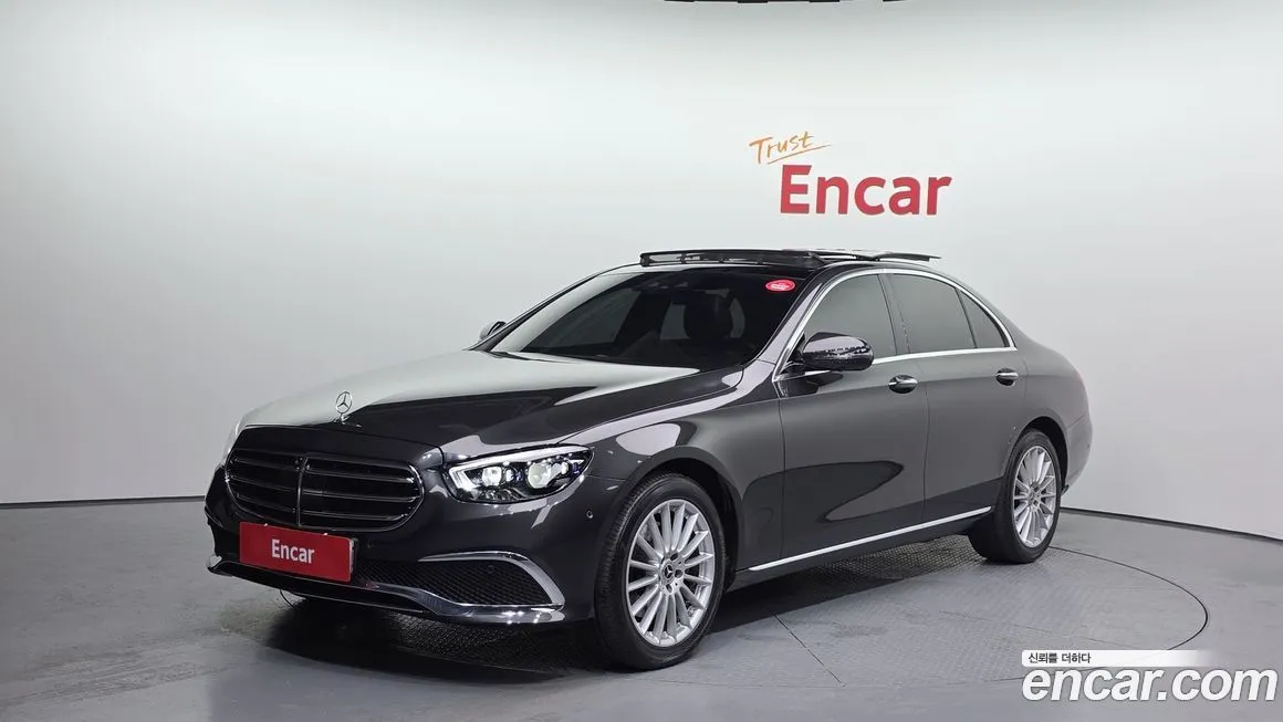 Mercedes-Benz E-Class — фото 1