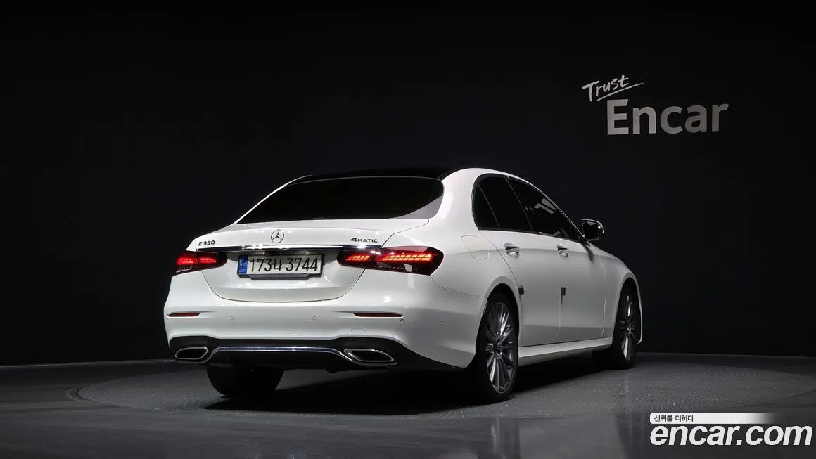 Mercedes-Benz E-Class — фото 2
