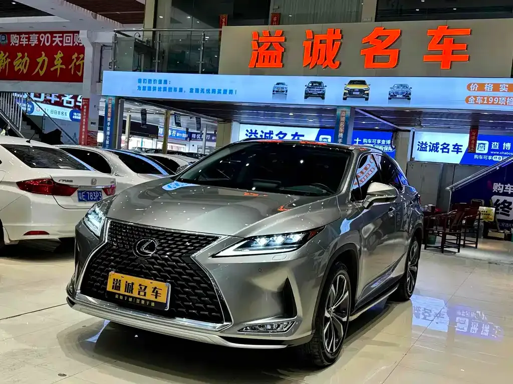 Lexus RX — фото 1
