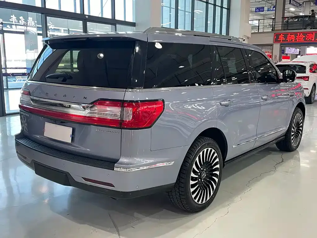 Lincoln Navigator — фото 10