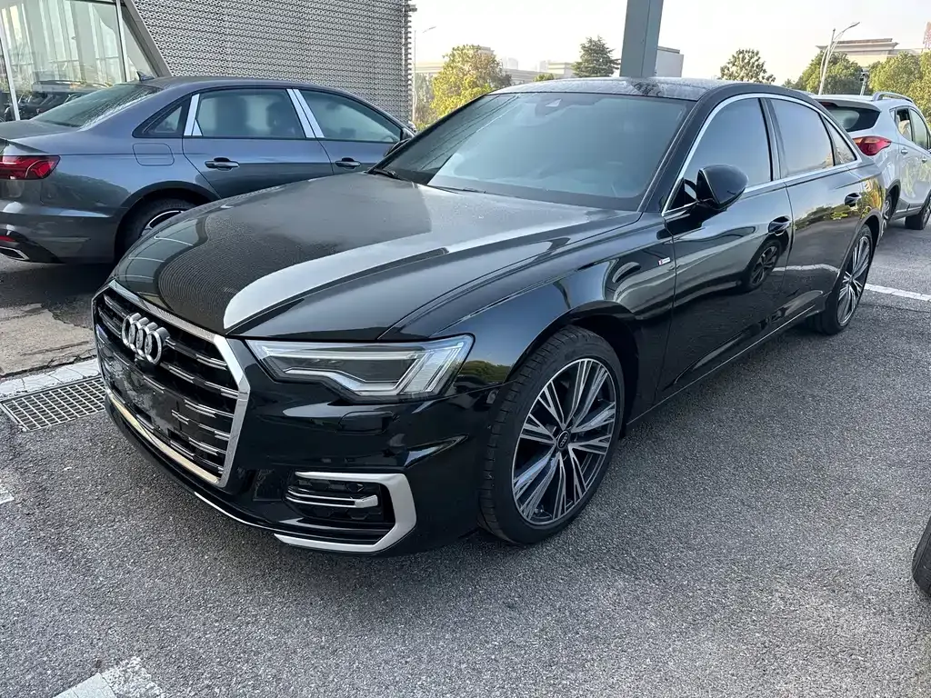 Audi A6L — фото 1