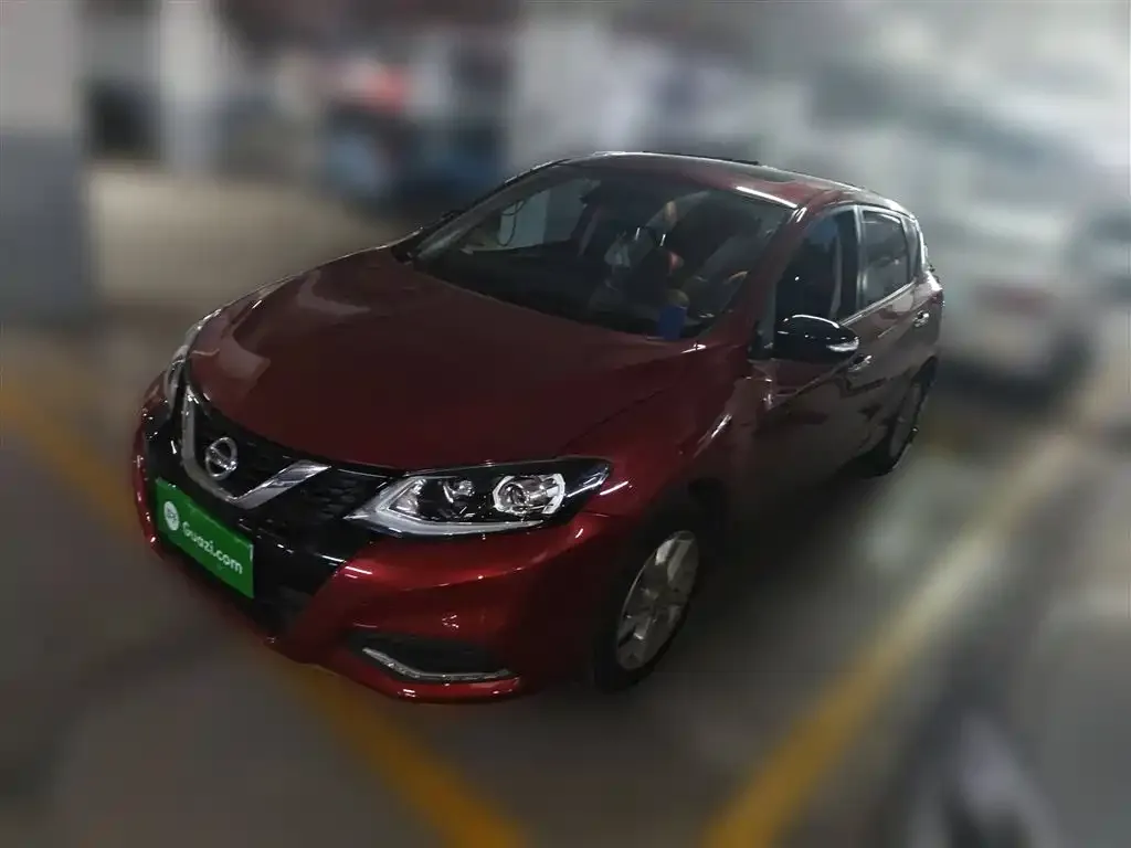 Nissan Tiida — фото 1