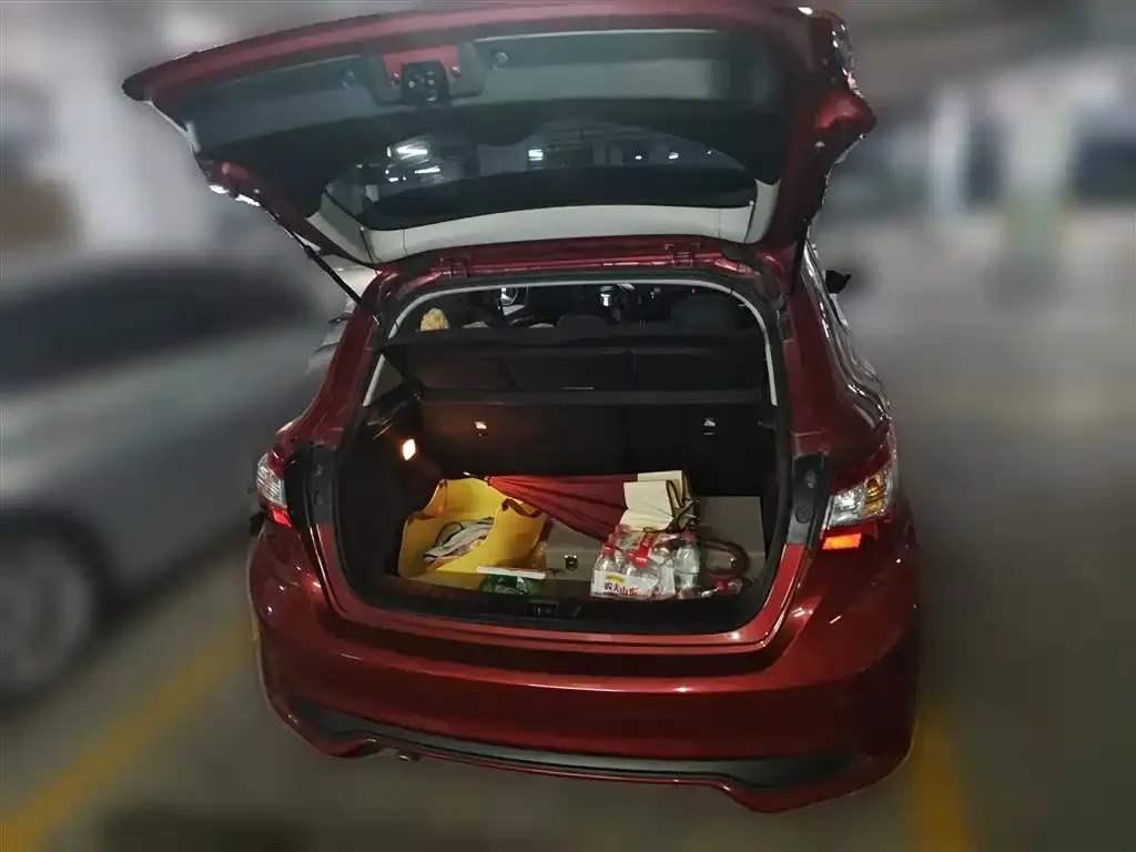 Nissan Tiida — фото 10