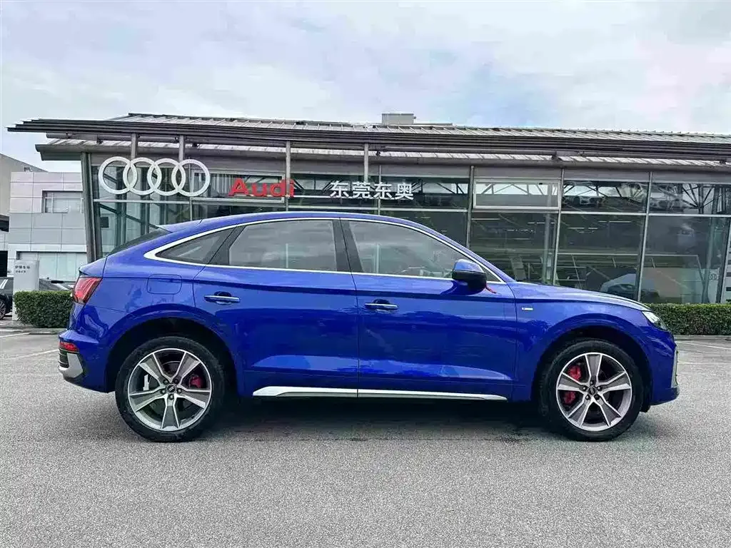 Audi Q5L Sportback — фото 3