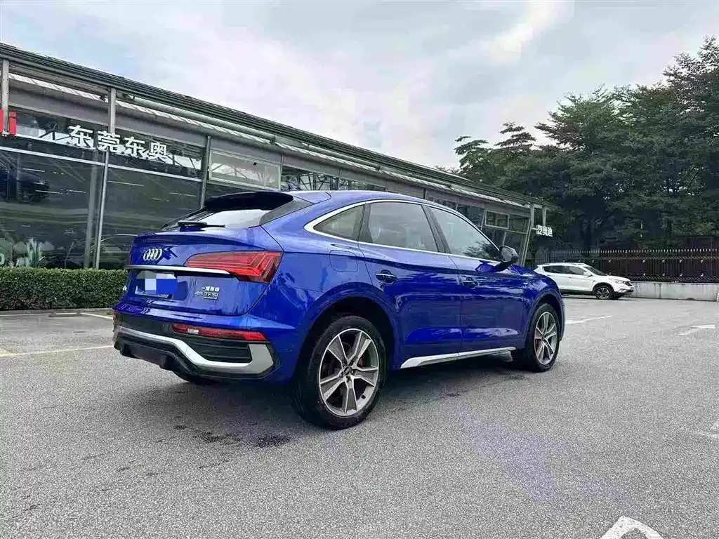 Audi Q5L Sportback — фото 4