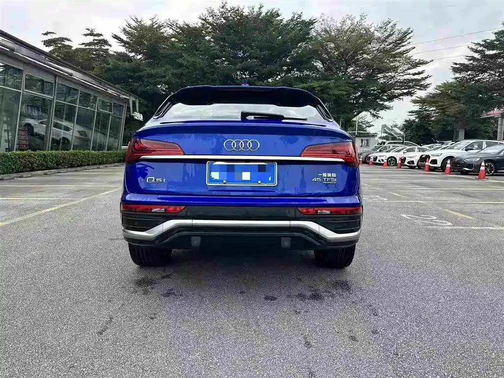 Audi Q5L Sportback — фото 5