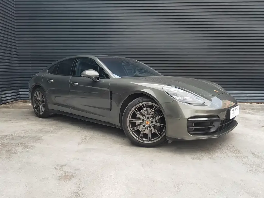 Porsche Panamera — фото 1