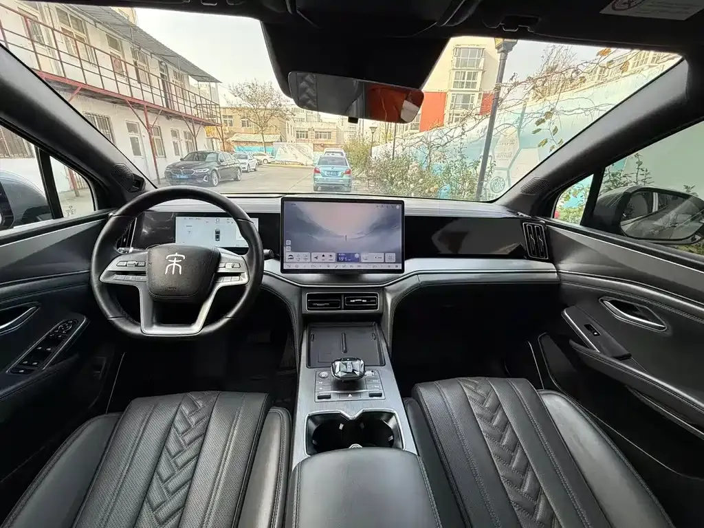 BYD L DM-i — фото 10