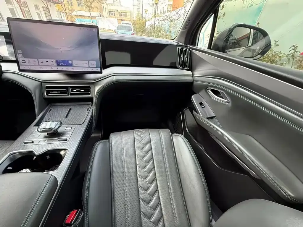 BYD L DM-i — фото 8