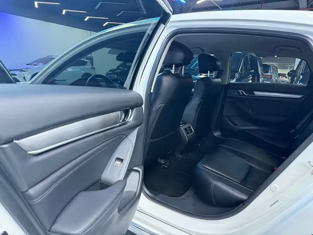 Honda Accord — фото 10