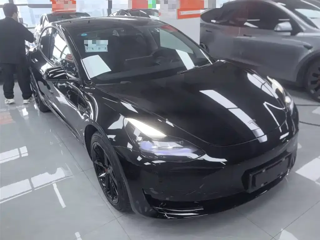 Tesla Model 3 — фото 4