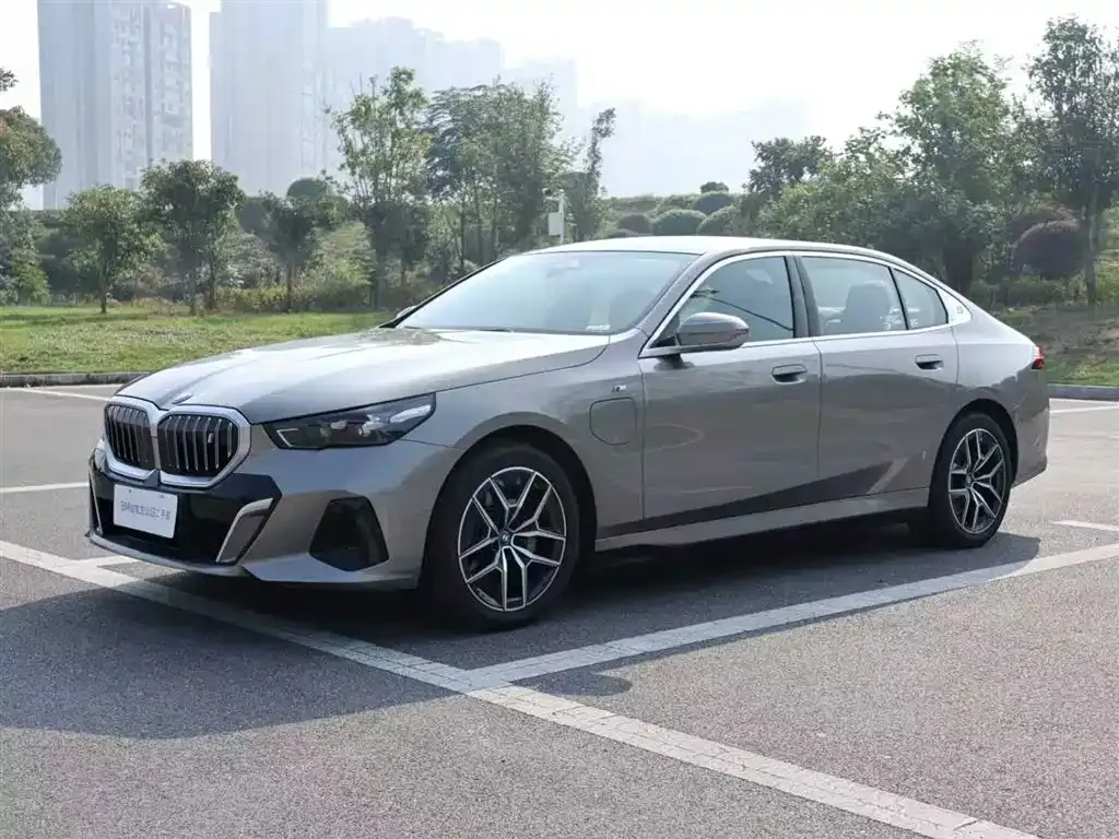 BMW i5 — фото 1
