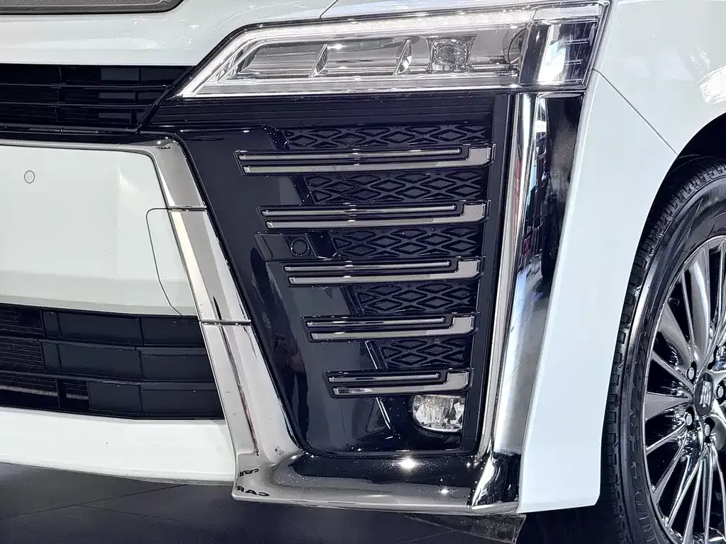 Toyota Vellfire — фото 10