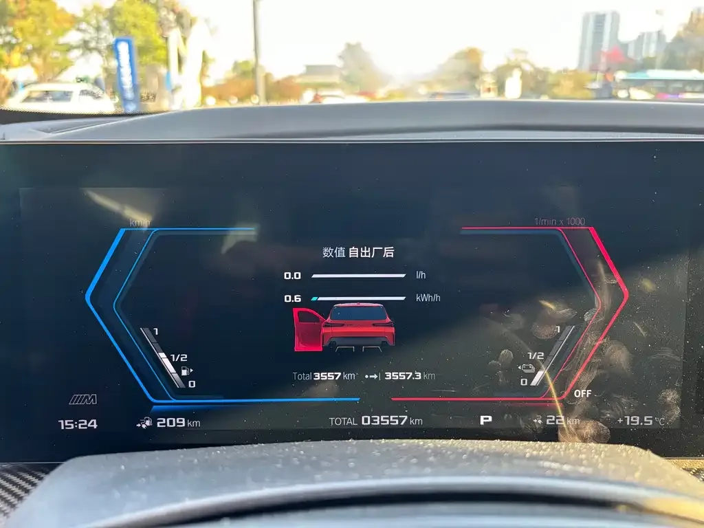 BMW XM — фото 9