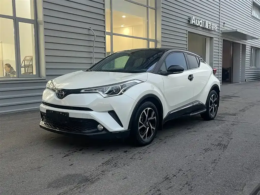 Toyota C-HR — фото 1