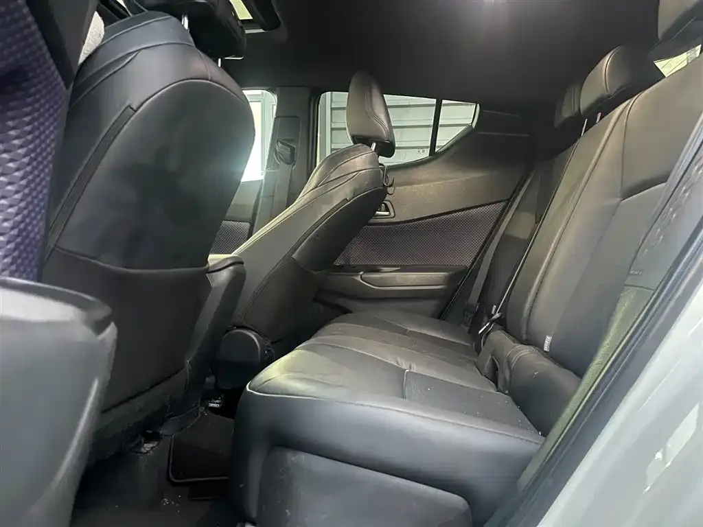 Toyota C-HR — фото 4