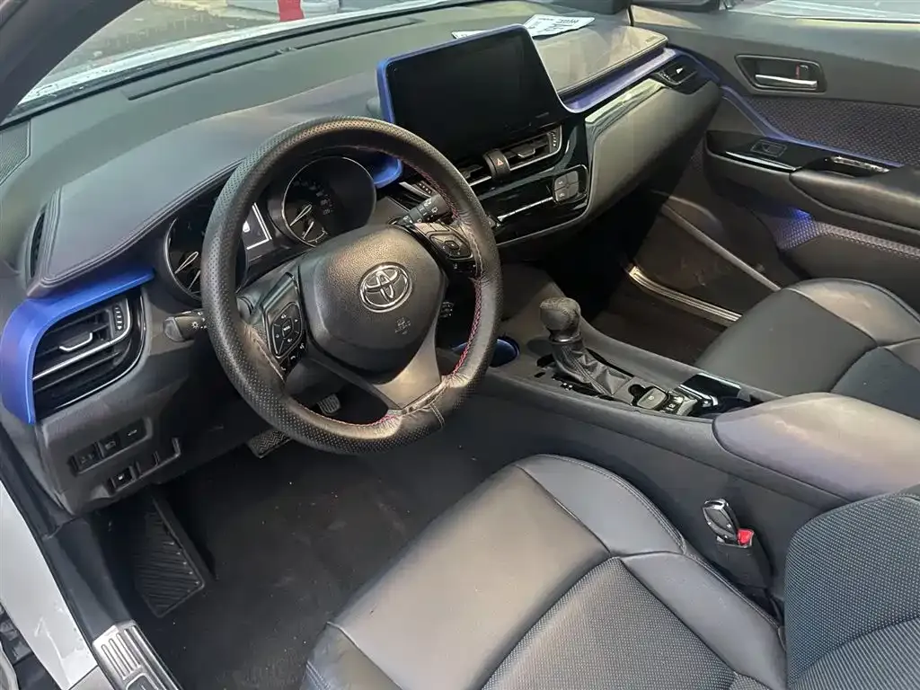 Toyota C-HR — фото 7