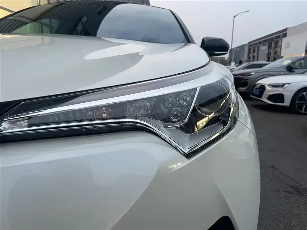 Toyota C-HR — фото 9