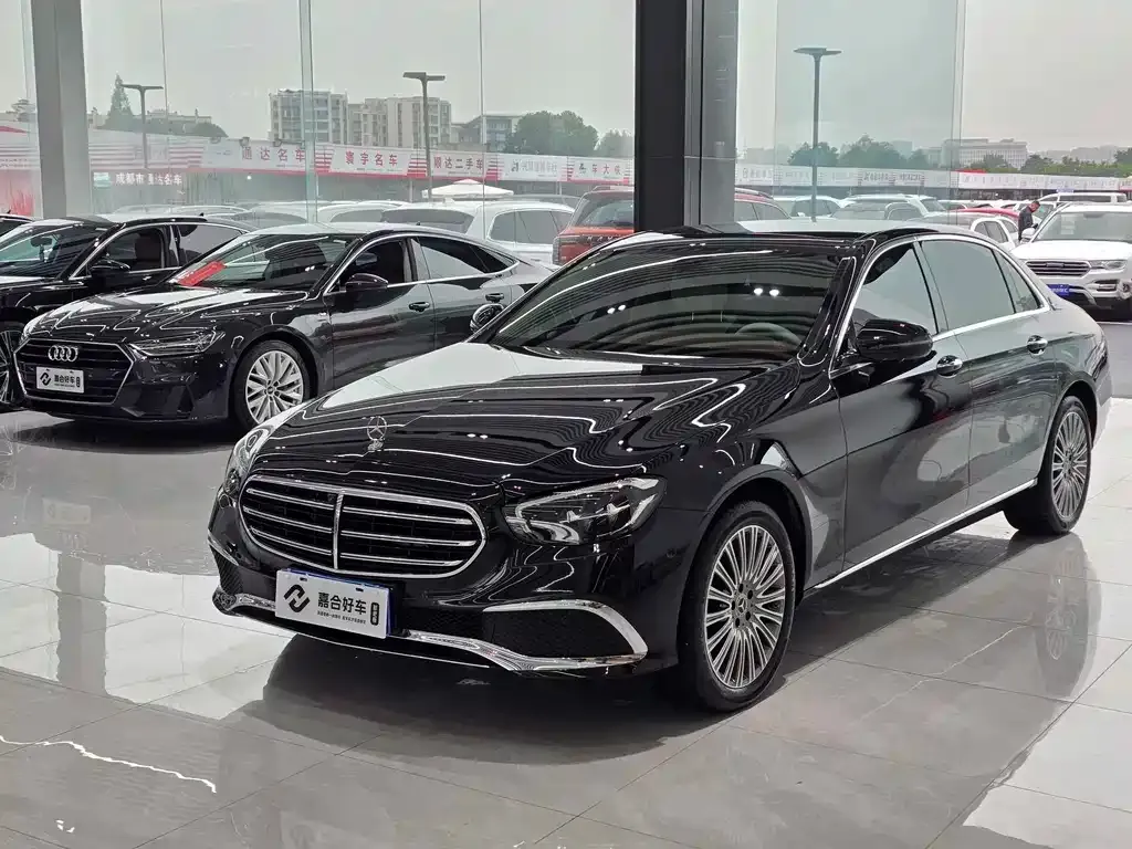 Mercedes-Benz E-Class — фото 1