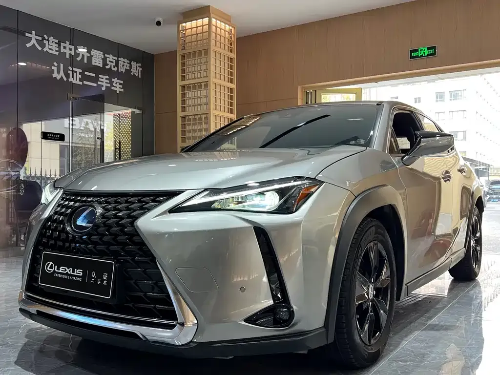 Lexus UX — фото 1