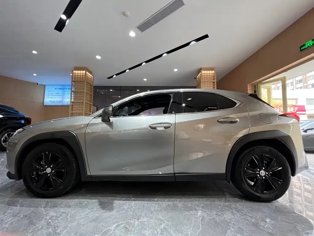 Lexus UX — фото 4