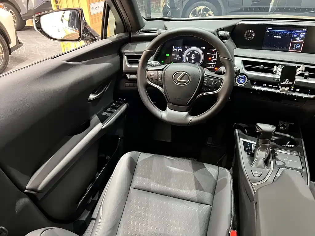 Lexus UX — фото 5