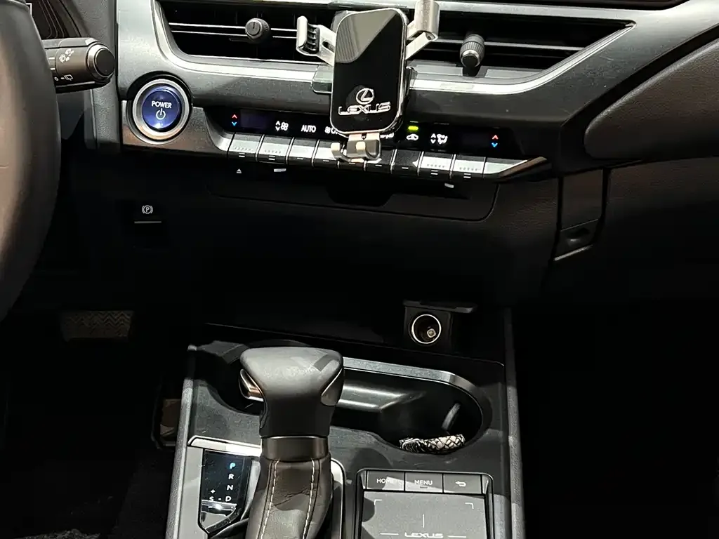 Lexus UX — фото 8