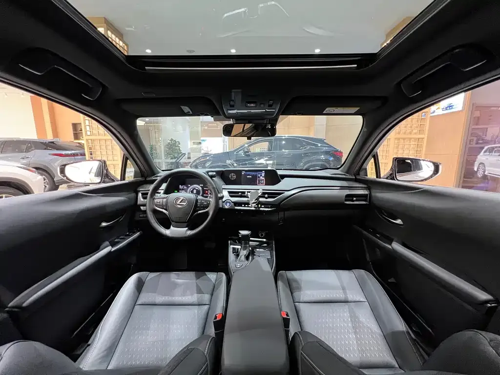 Lexus UX — фото 9
