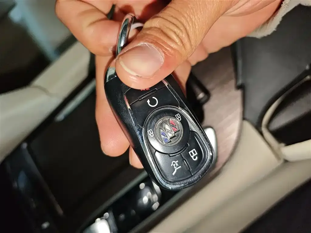 Buick Enclave — фото 9