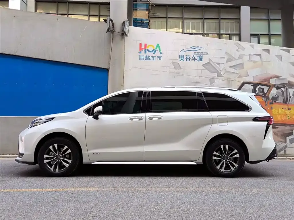 Toyota Granvia — фото 3