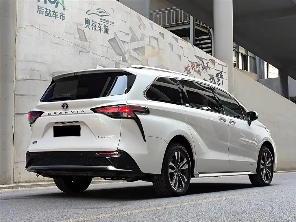 Toyota Granvia — фото 5