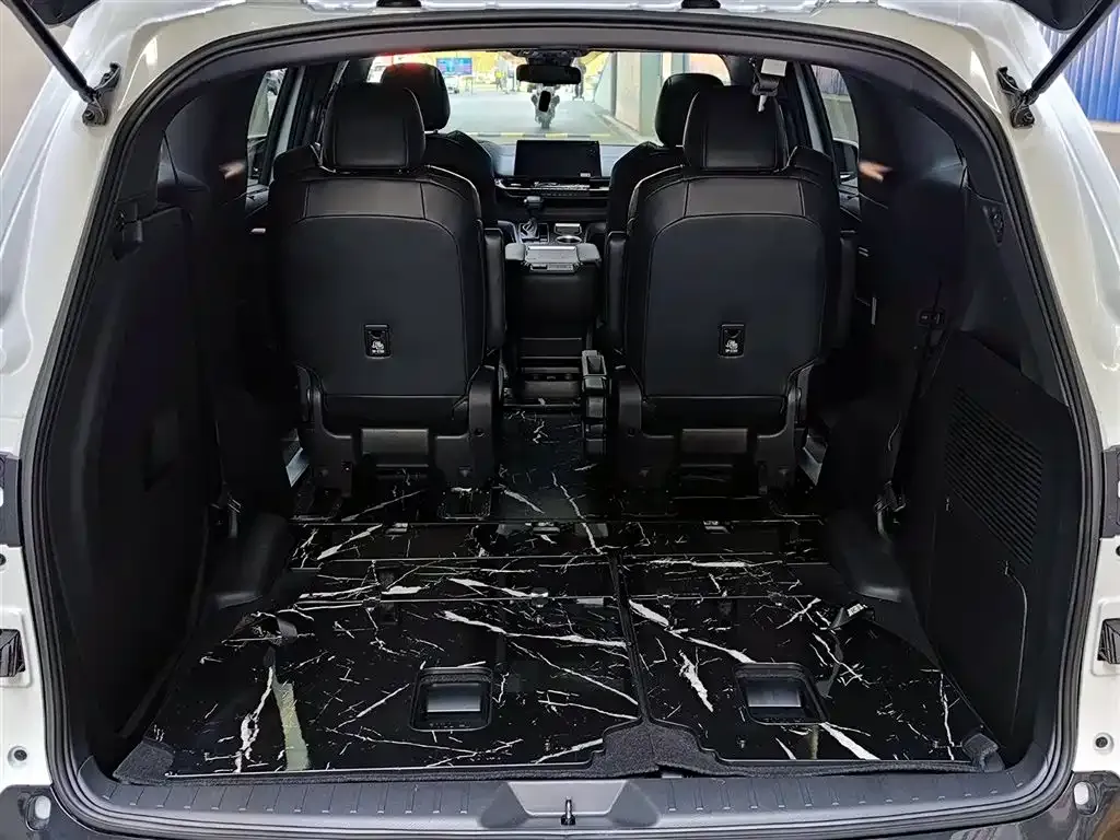Toyota Granvia — фото 8