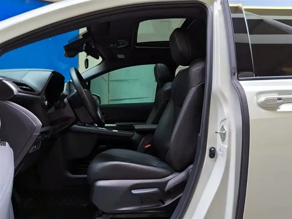 Toyota Granvia — фото 9