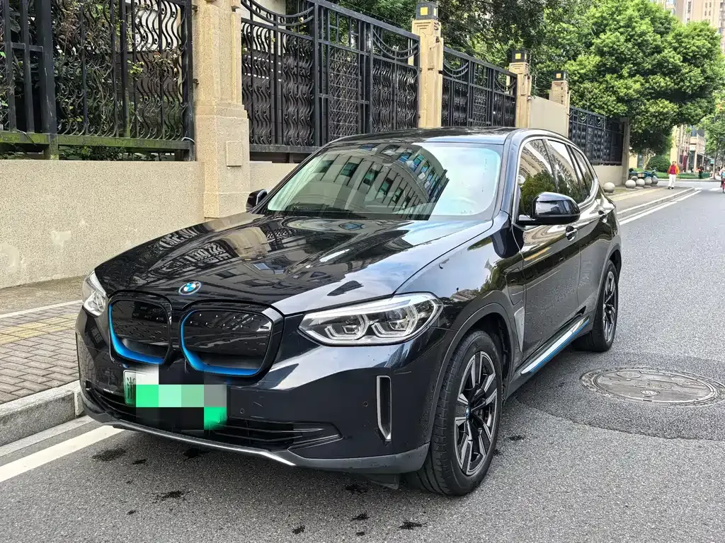 BMW iX3 — фото 1