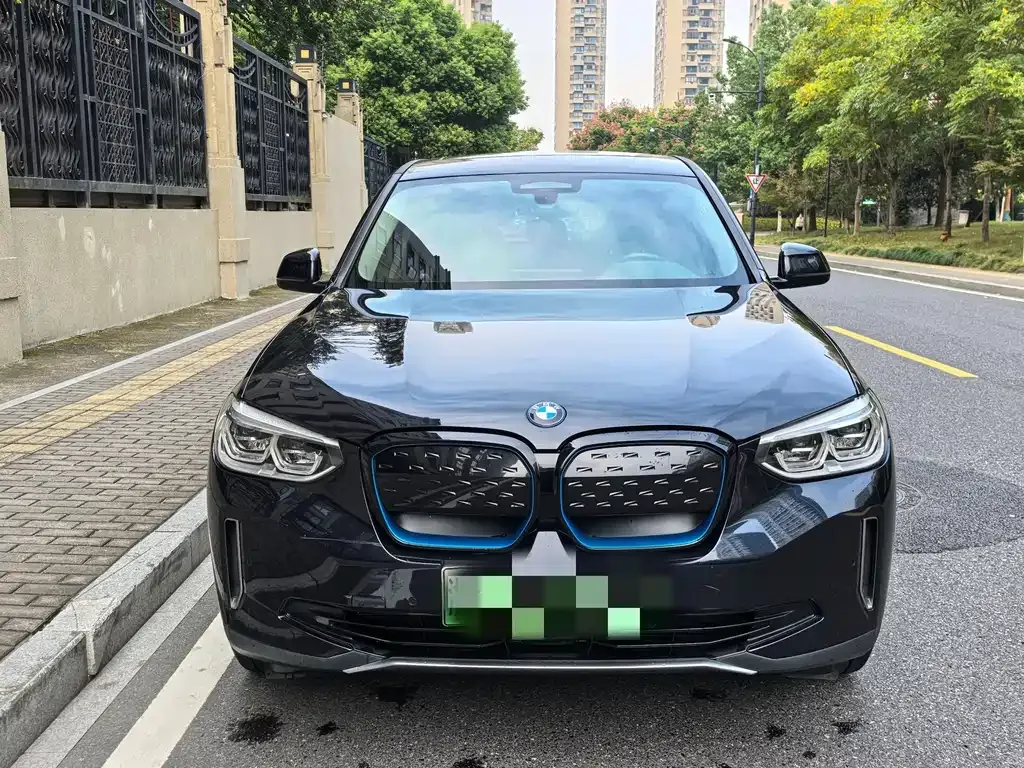 BMW iX3 — фото 2