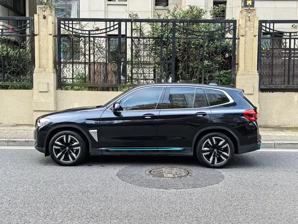 BMW iX3 — фото 4